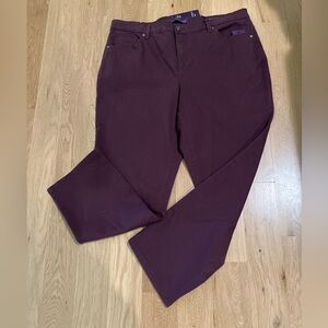 NWT Gloria Vanderbilt Amanda women’s wine colored jeans size 16W short